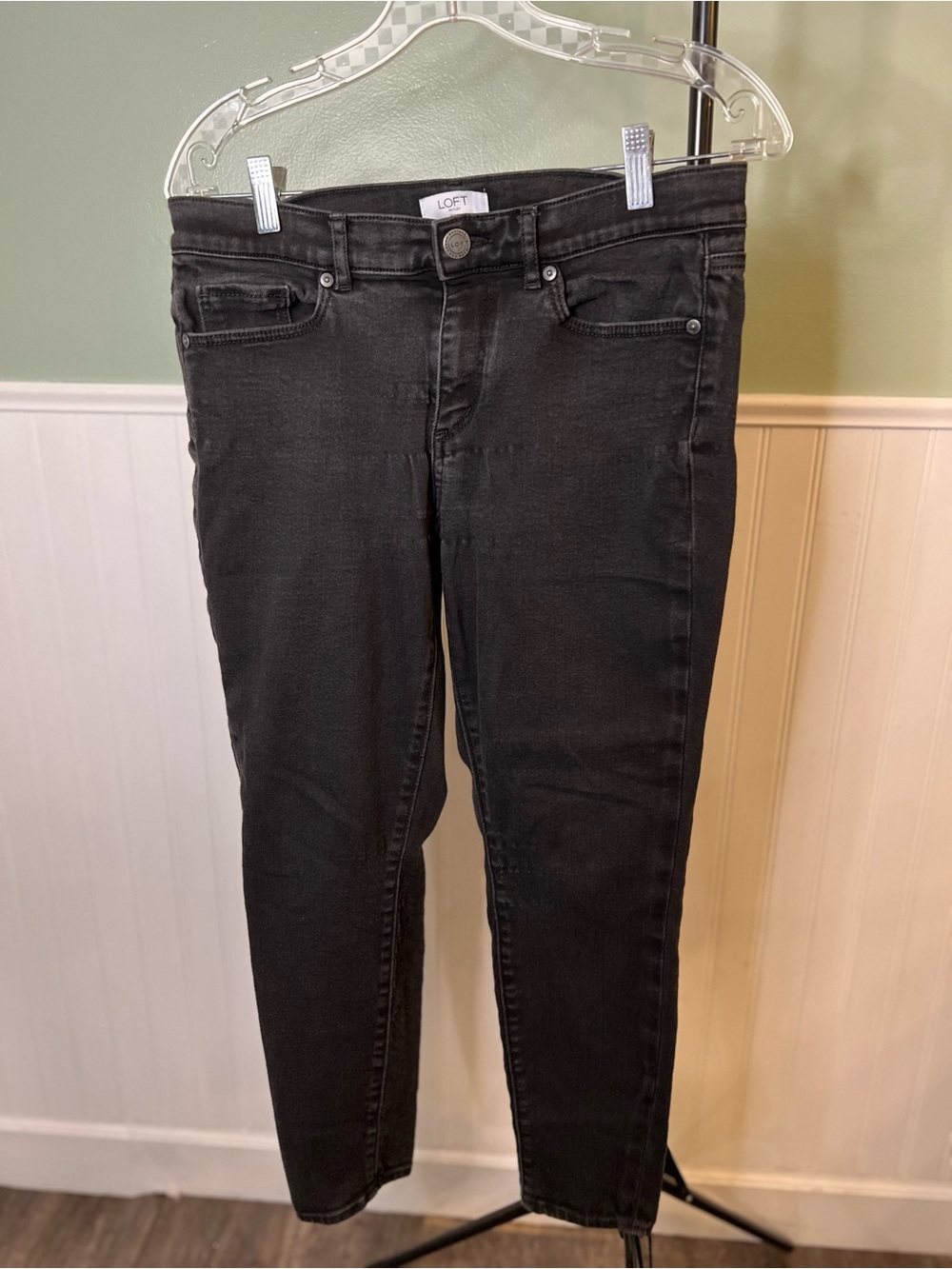 LOFT Women's Black Skinny Jeans - Sleek High-Rise Fit. Size 6 Petite